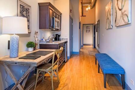 Hip Urban Loft - Small Town Charm - 124 Lofts #1 West Dundee Kültér fotó