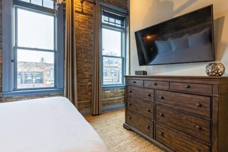 Hip Urban Loft - Small Town Charm - 124 Lofts #1 West Dundee Kültér fotó
