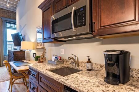 Hip Urban Loft - Small Town Charm - 124 Lofts #1 West Dundee Kültér fotó
